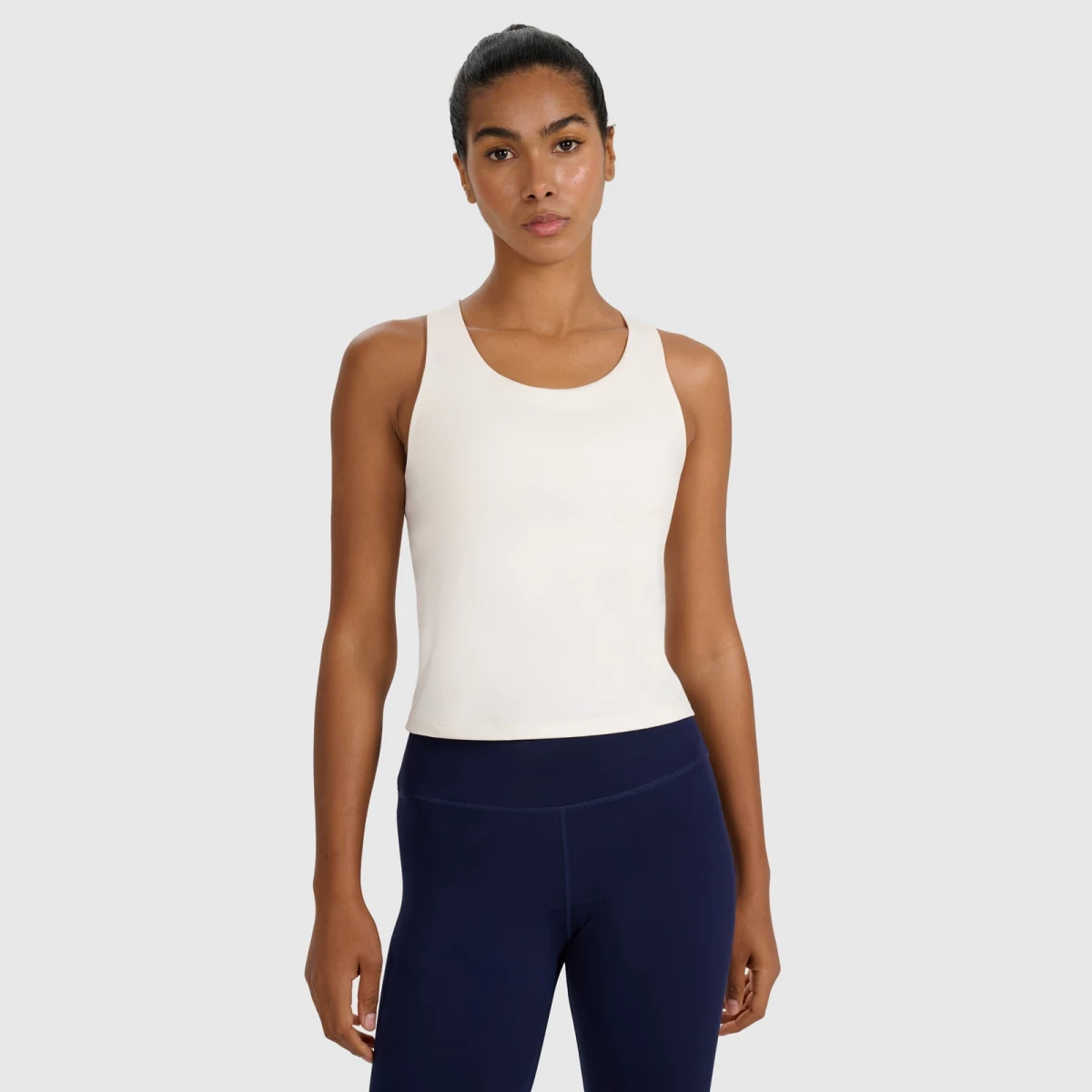 Dámsky rýchloschnúci tréningový crop-top - biely · záber 1