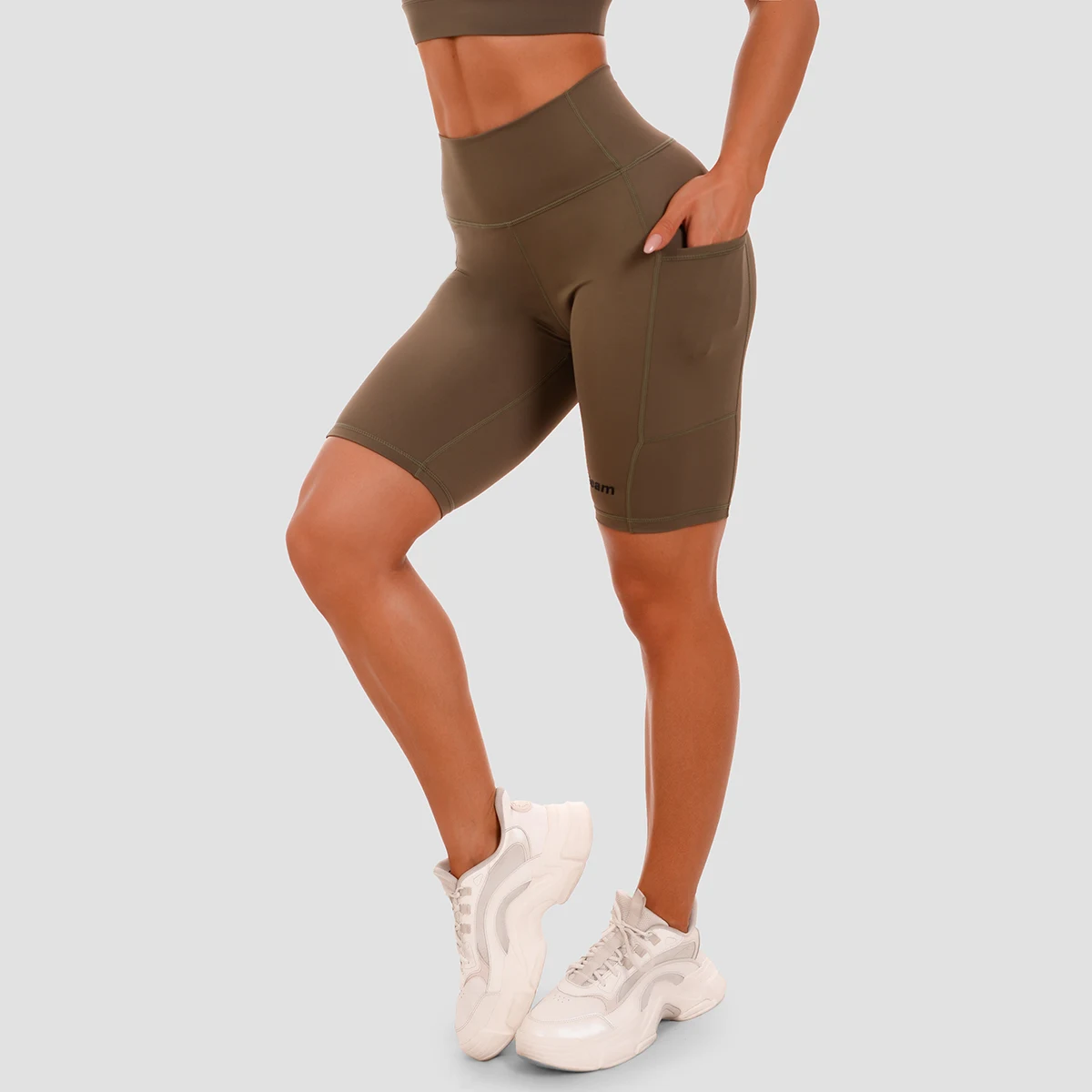 GymBeam Pantaloni scurți pentru femei Biker olive · záber 2