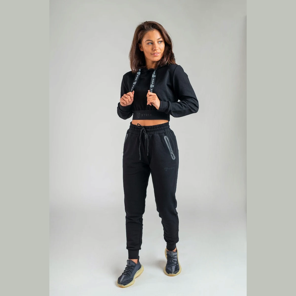 STRIX Pantaloni sport pentru femei Essential Black · záber 5