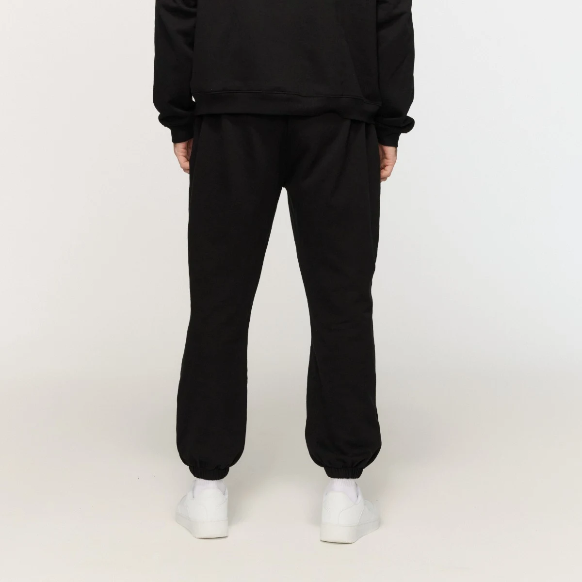 GymBeam Pantaloni sport Varsity Black - Mărime: S | Greutate: 0,5876 g | Pachet: 20 · záber 2