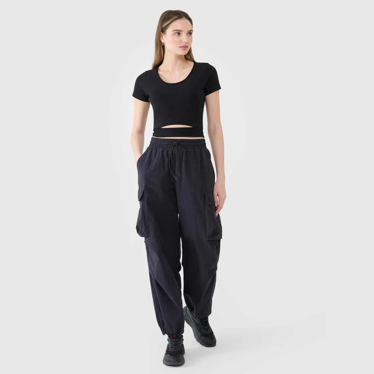 Dámske crop top tričko bez potlače - čierne · záber 2