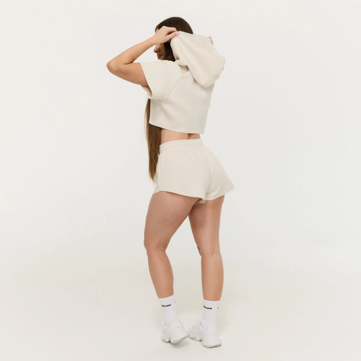 GymBeam Pantaloni scurți pentru femei Relay Pearl · záber 1