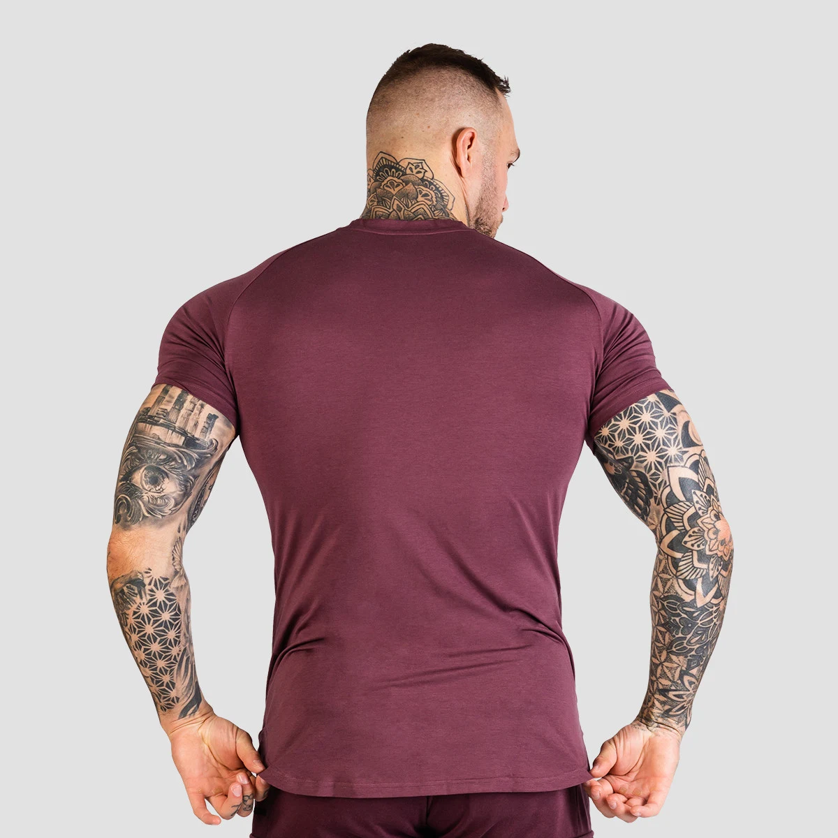 GymBeam Tricou Fitted TRN Eggplant · záber 2