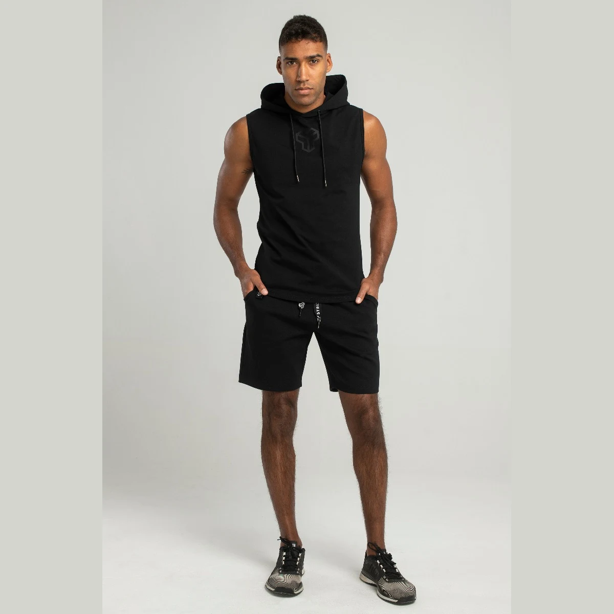STRIX Maiou Essential Hoodie Black · záber 4