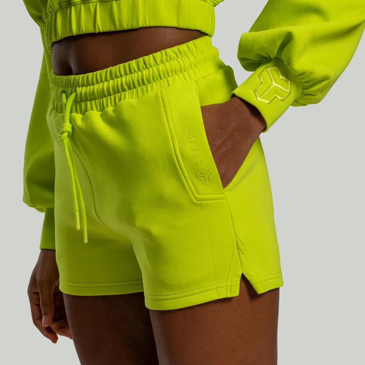 STRIX Pantaloni scurți pentru femei Lunar Chartreuse · záber 2