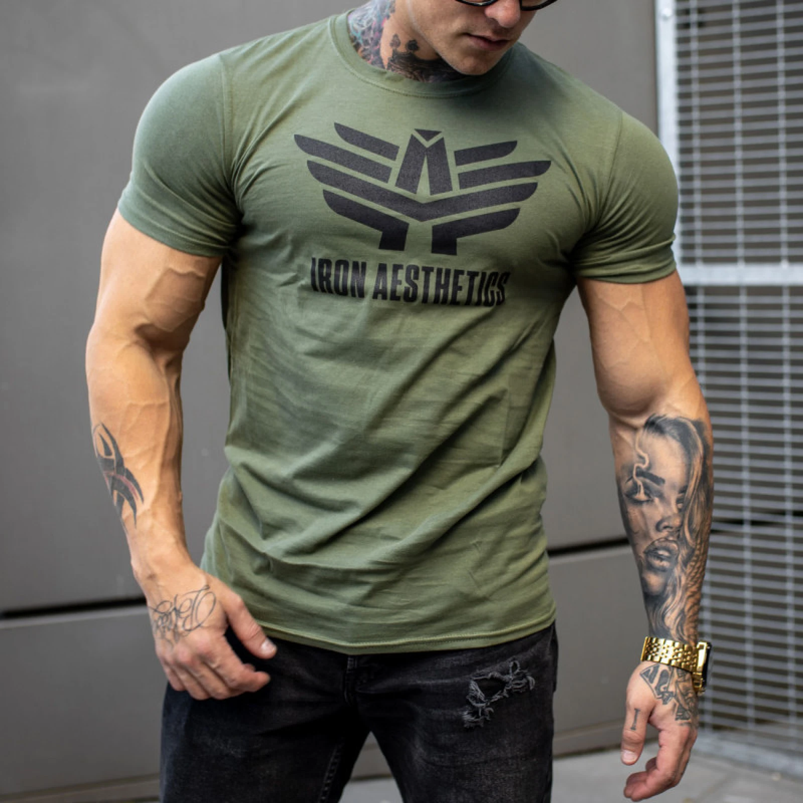 Tricou Ultrasoft Iron Aesthetics, verde armată · záber 1
