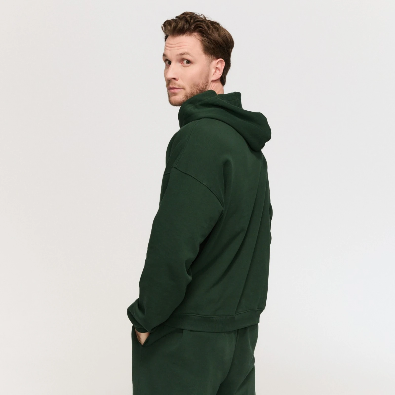 GymBeam Hanorac Varsity Green · záber 4
