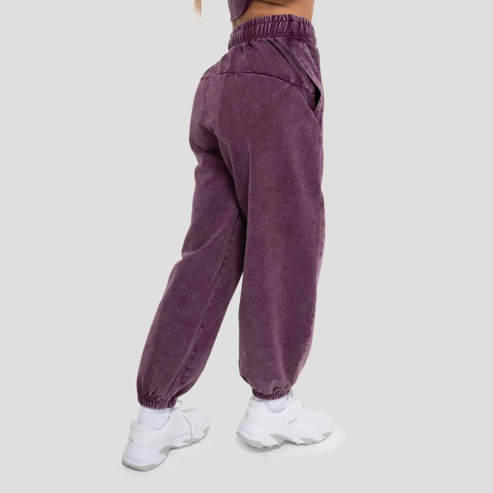 GymBeam Pantaloni sport pentru femei Abyss Raisin · záber 3