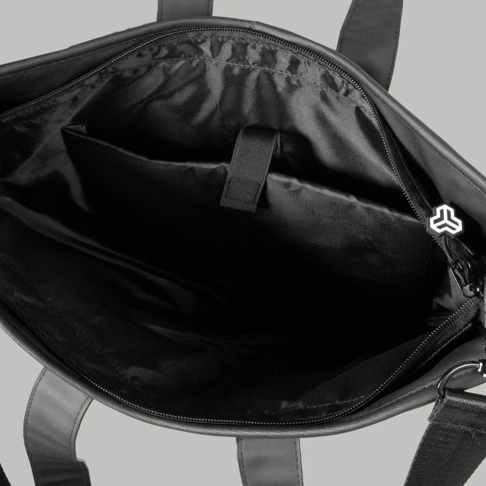 STRIX Essential Daily Bag Black · záber 4
