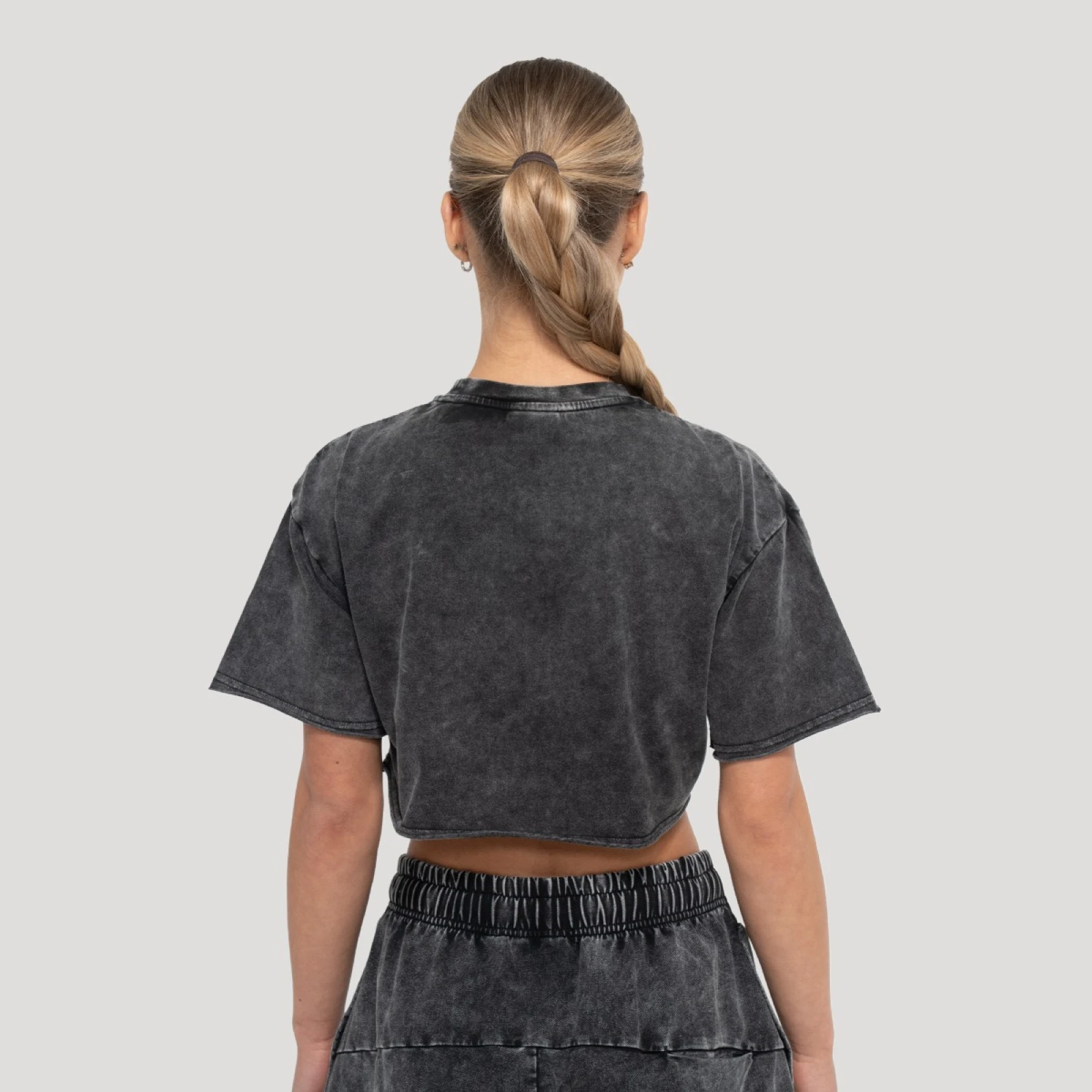 GymBeam Tricou cropped pentru femei Abyss Charcoal · záber 4