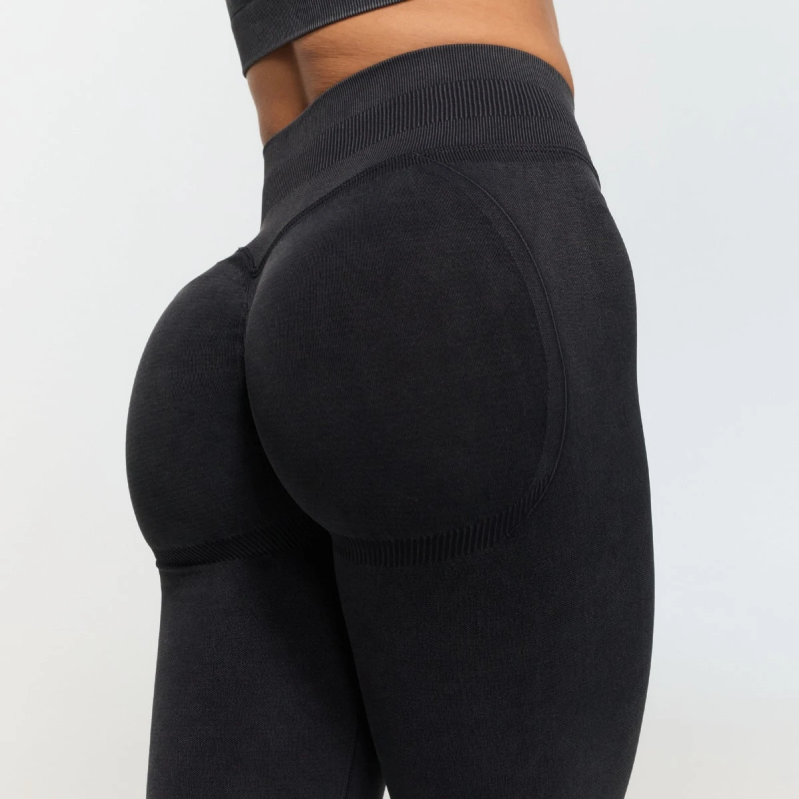 GymBeam Colanți pentru femei Fierce Seamless Dark Grey · záber 3