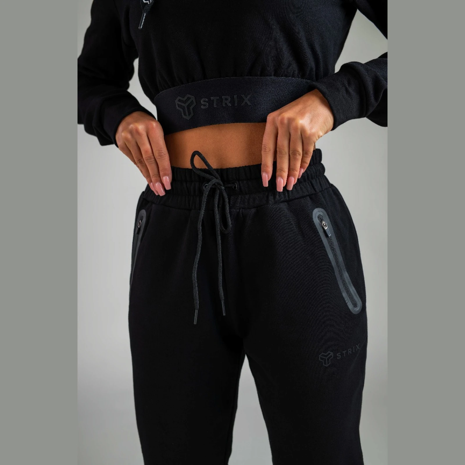 STRIX Pantaloni sport pentru femei Essential Black · záber 2