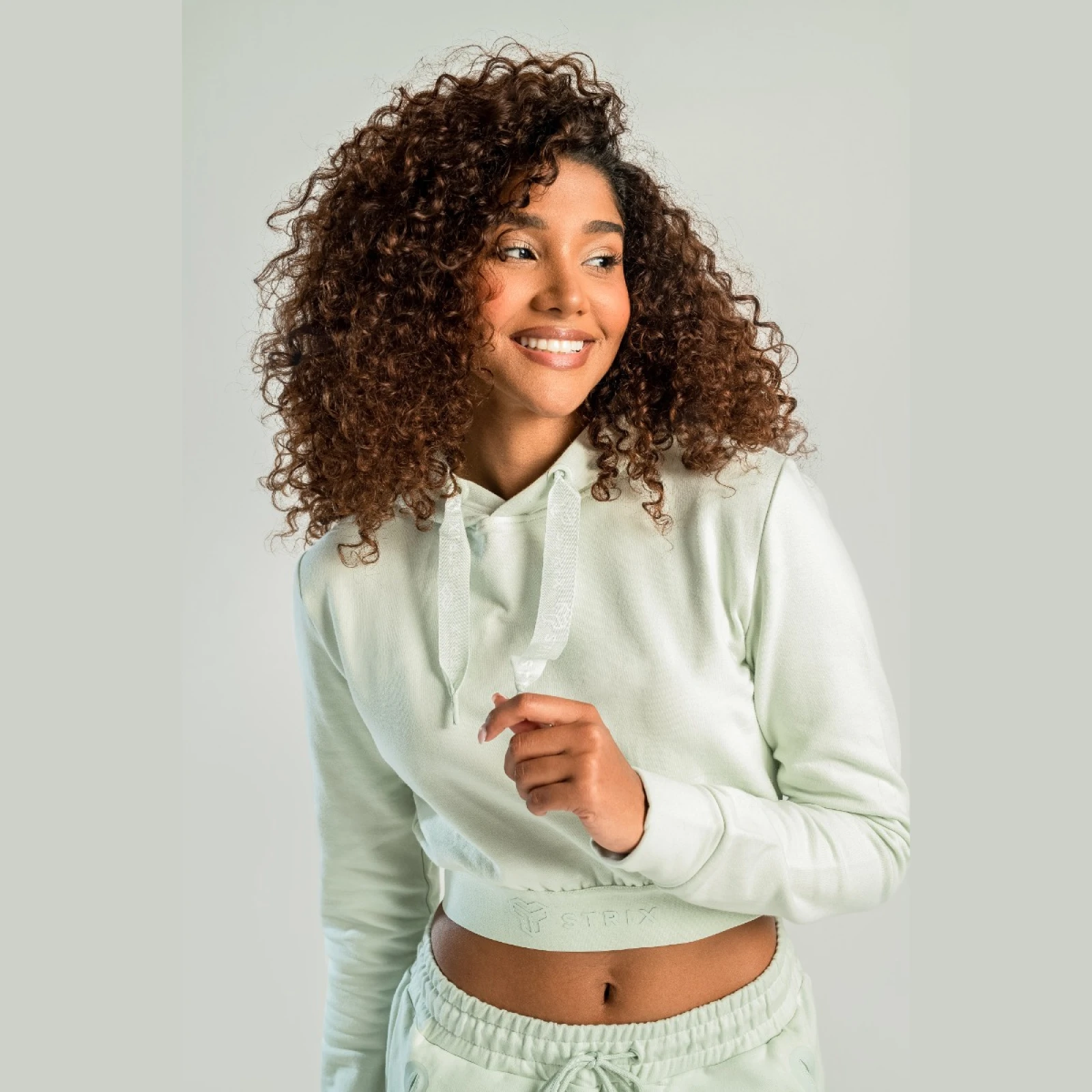 STRIX Hanorac pentru femei Essential Cropped Hoodie Moon Grey · záber 3