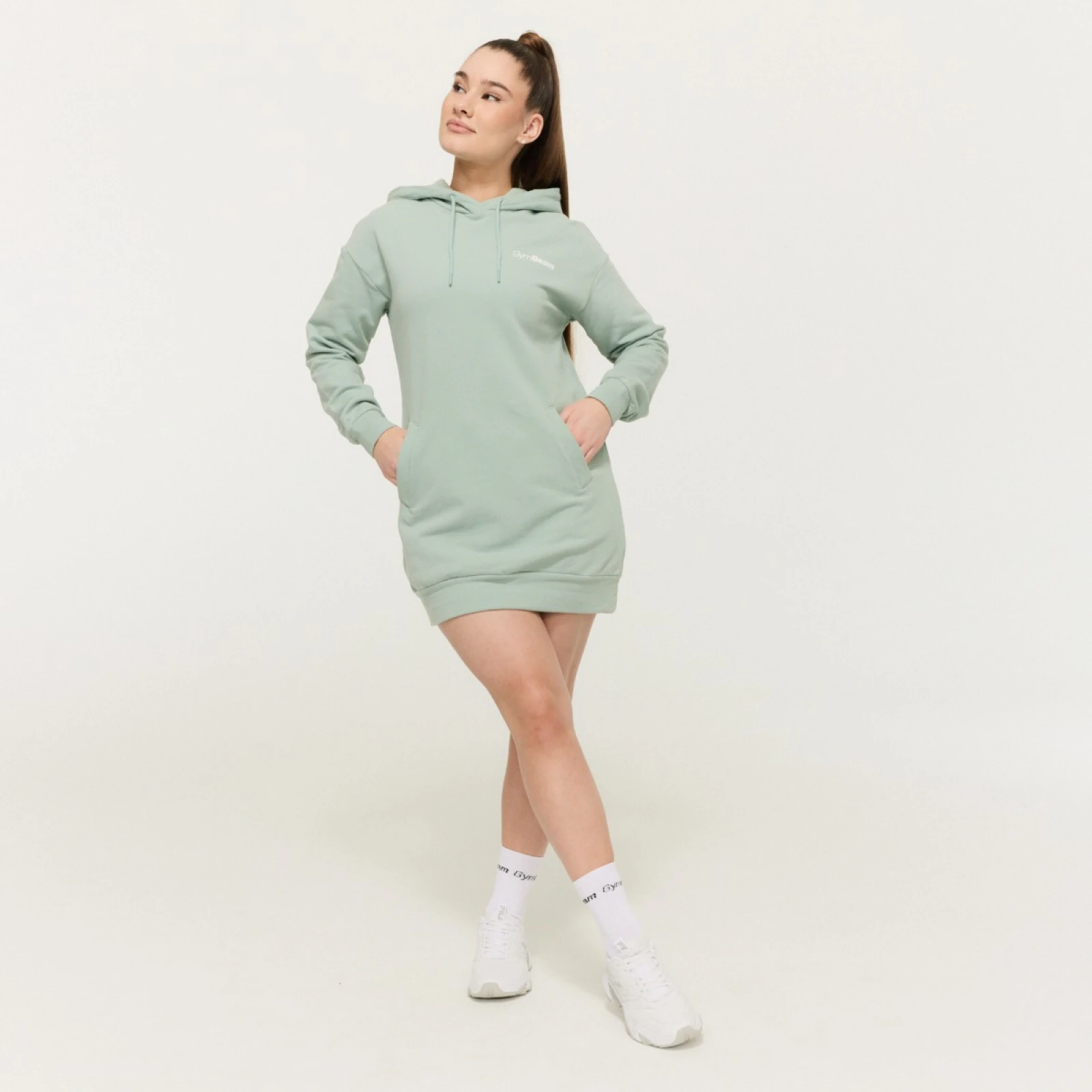 GymBeam Hanorac lung pentru femei Limitless Eucalypt · záber 5
