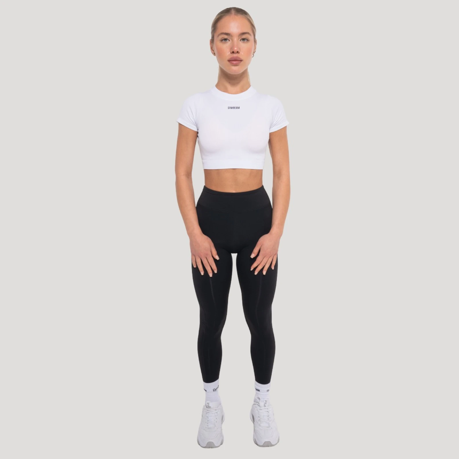 GymBeam Top pentru femei Crop Flow Black · záber 3