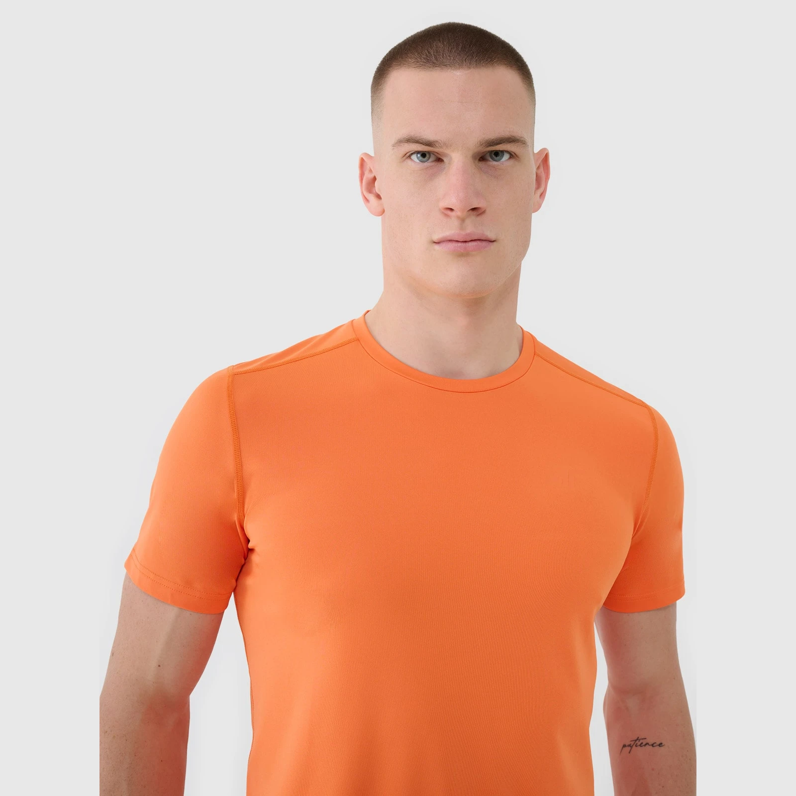 Pánske rýchloschnúce tréningové tričko - oranžové · záber 2