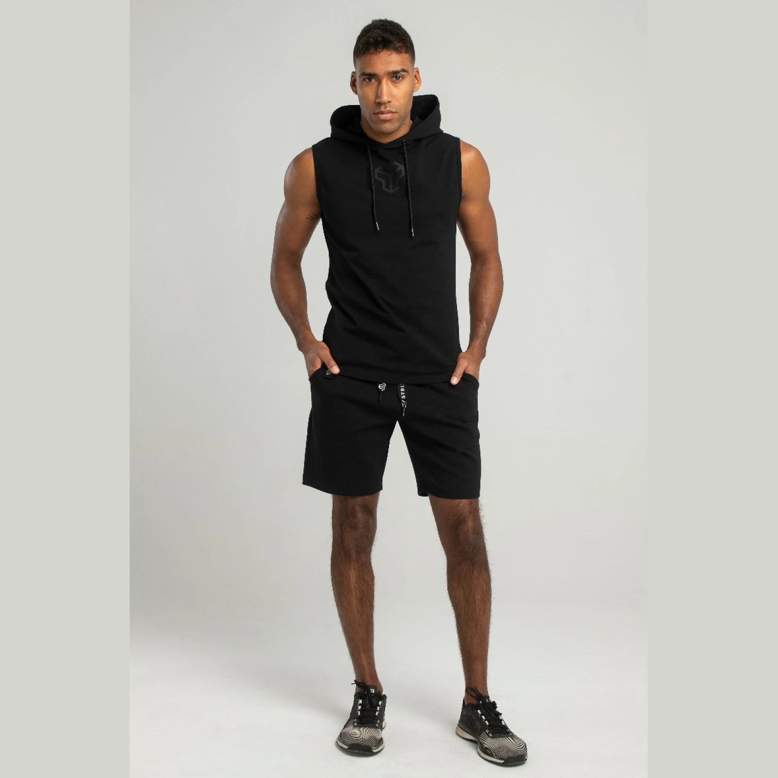 STRIX Maiou Essential Hoodie Black · záber 4