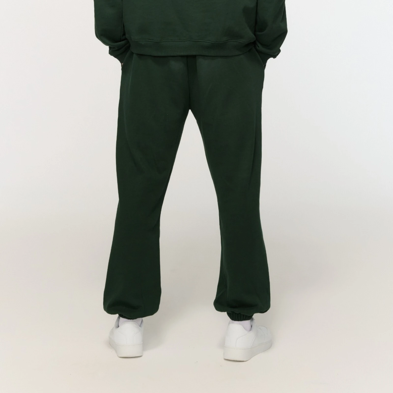 GymBeam Pantaloni sport Varsity Green · záber 2