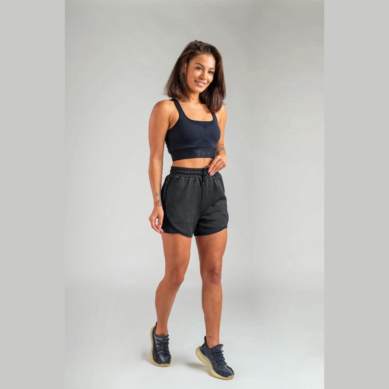 STRIX Pantaloni scurți pentru femei Essential Black · záber 5