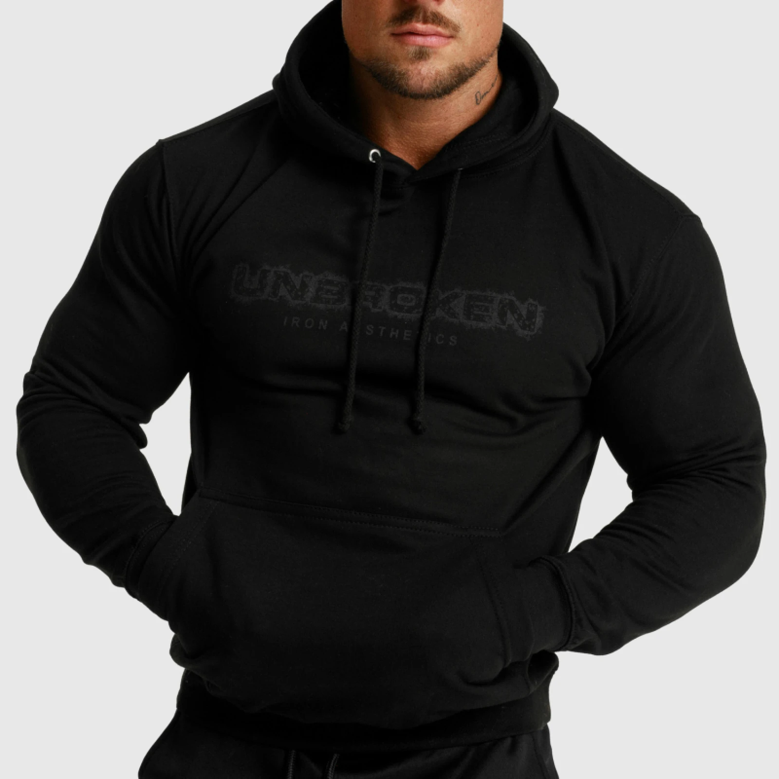 Hanorac fitness fără fermoar Iron Aesthetics Unbroken, negru · záber 1