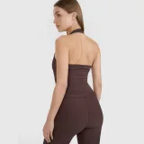 Dámsky slim crop-top bez potlače 4F x Anna Lewandowska - hnedý · záber 2
