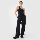 Dámske crop top tielko s asymetrickým ramienkom - čierne · záber 2