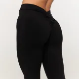 GymBeam Pantaloni pentru femei V-back Fierce Black · záber 4
