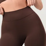 GymBeam Pantaloni scurți fără cusături pentru femei NEO Mocha · záber 5
