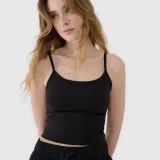 Dámsky slim crop-top bez potlače - čierny · záber 2