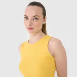 Dámsky pletený crop top - žltý · záber 2