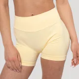 GymBeam Pantaloni scurți pentru femei Luma Butter Yellow · záber 2