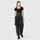 Dámske crop top tričko bez potlače - čierne · záber 2
