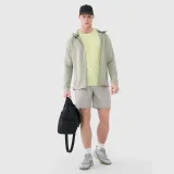 Pánske rýchloschnúce tréningové šortky - kaki - Pohlavie: Bărbați · záber 1