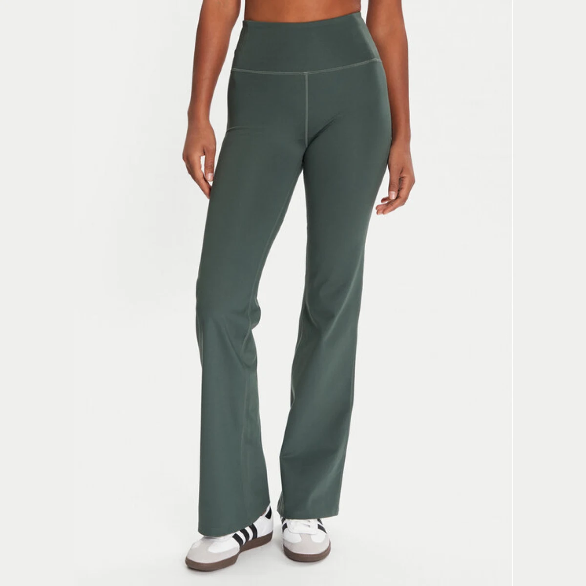Girlfriend Collective Pajkice Compressive 4038 Črna Flare Fit · záber 5