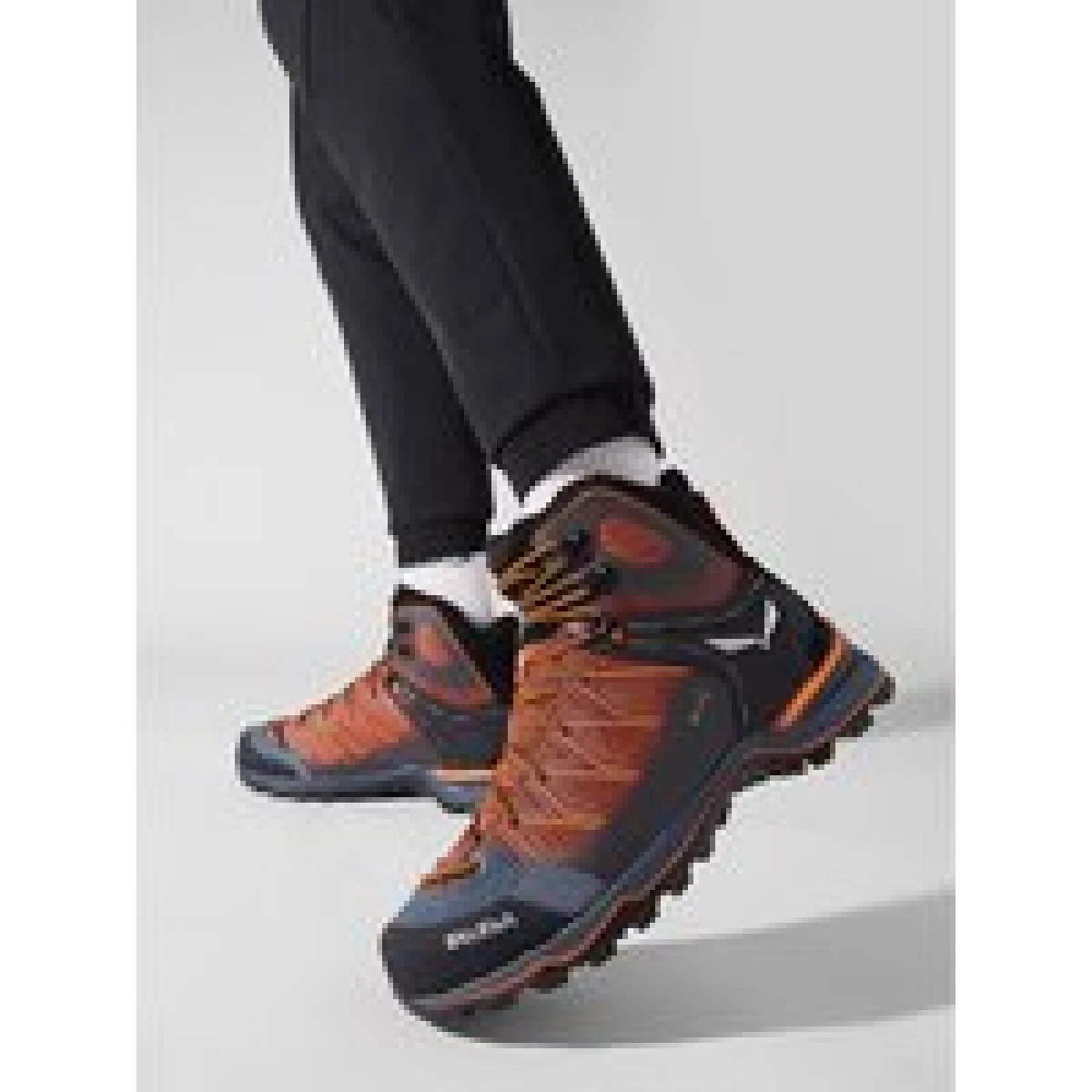 Trekking čevlji Salewa Ms Mnt Trainer Lite Mid Gtx GORE-TEX 61359-0927 Rjava - Velikost: 42,5 | Barva: hnedá | Starostna skupina: Odrasli | Spol: Moški · záber 3