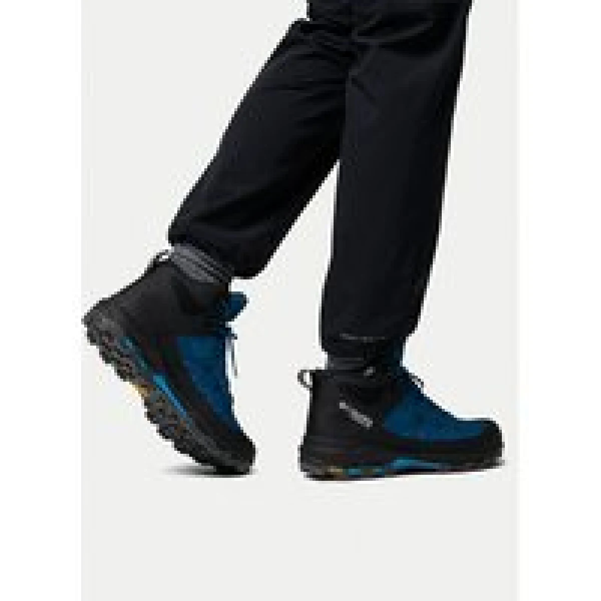 Trekking čevlji Columbia Peakfreak™ Titanium™ Outdry™ Mid 2165641 Modra · záber 1