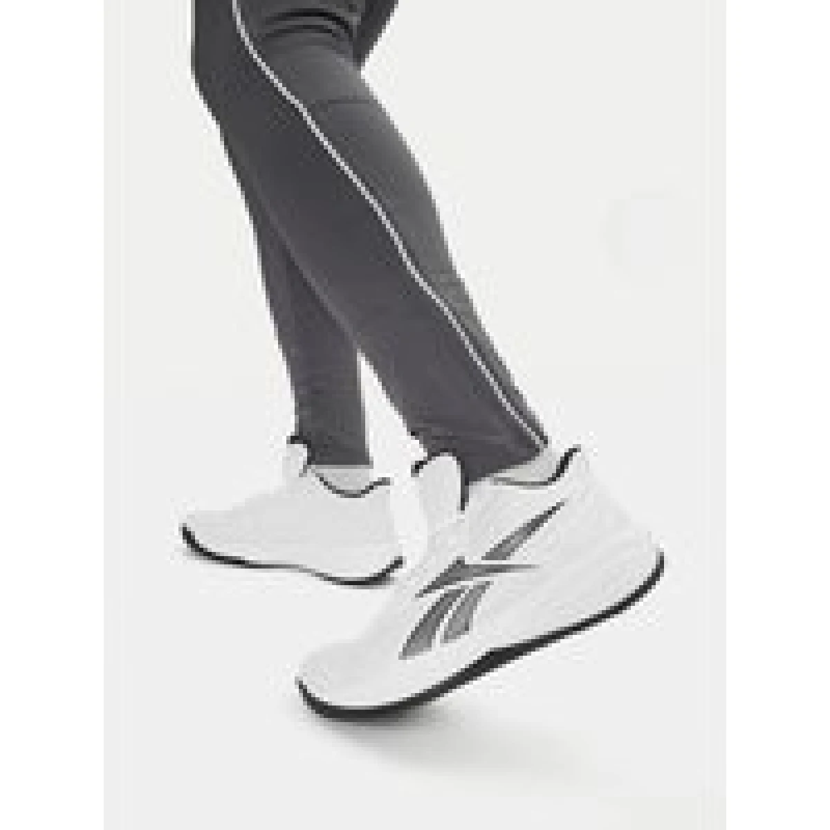 Čevlji za košarko Reebok CEO-PRESS 100246833 Bela - Velikost: 42 | Barva: biela | Starostna skupina: Odrasli | Spol: Moški · záber 1