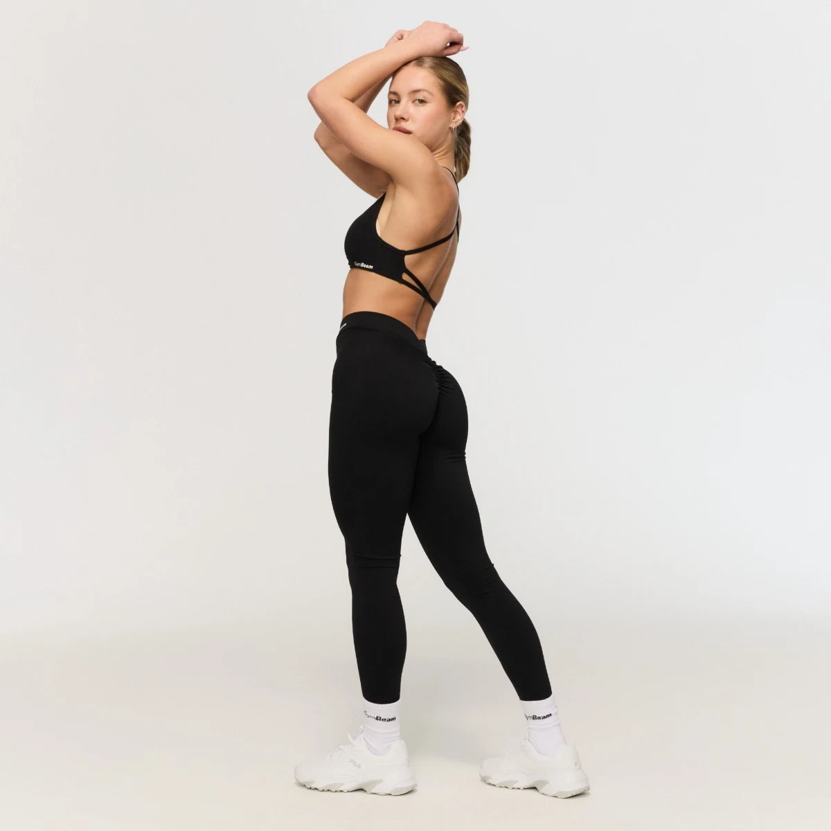 GymBeam Ženske pajkice Fierce V-back Black - Barva: čierna | Starostna skupina: Odrasli | Teža: 0,182 g | Pakiranje: 116 · záber 6