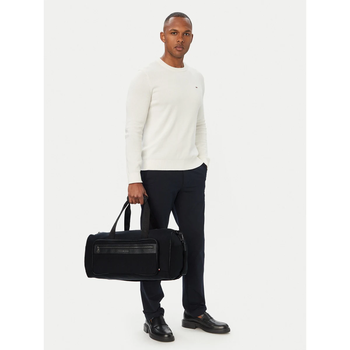 Torbica Tommy Hilfiger Th Repreve Duffle AM0AM14447 Črna · záber 2