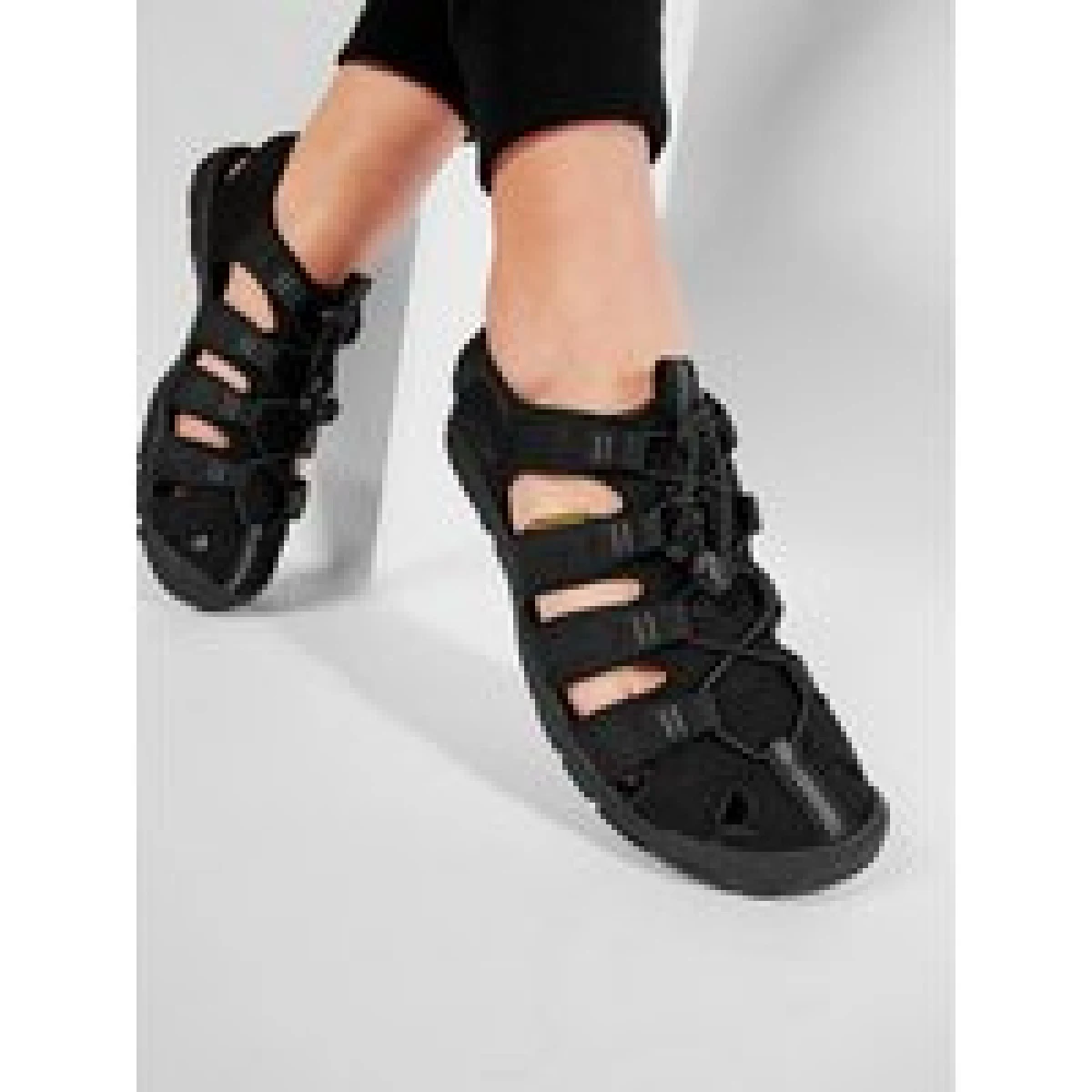 Keen Sandali Clearwater Cnx 1020662 Črna · záber 1