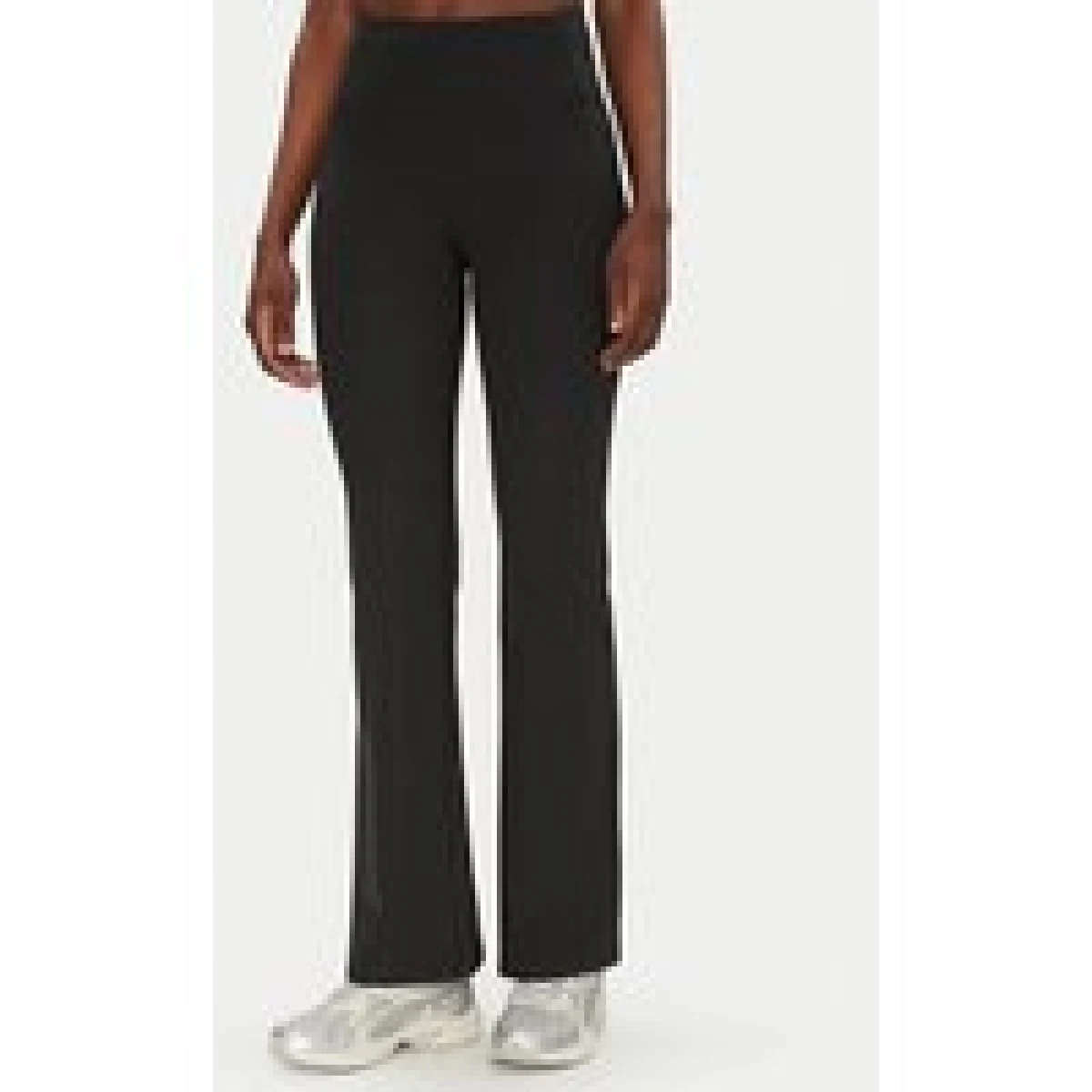 Girlfriend Collective Pajkice Rib Flare 4038RIB Črna Slim Fit · záber 1