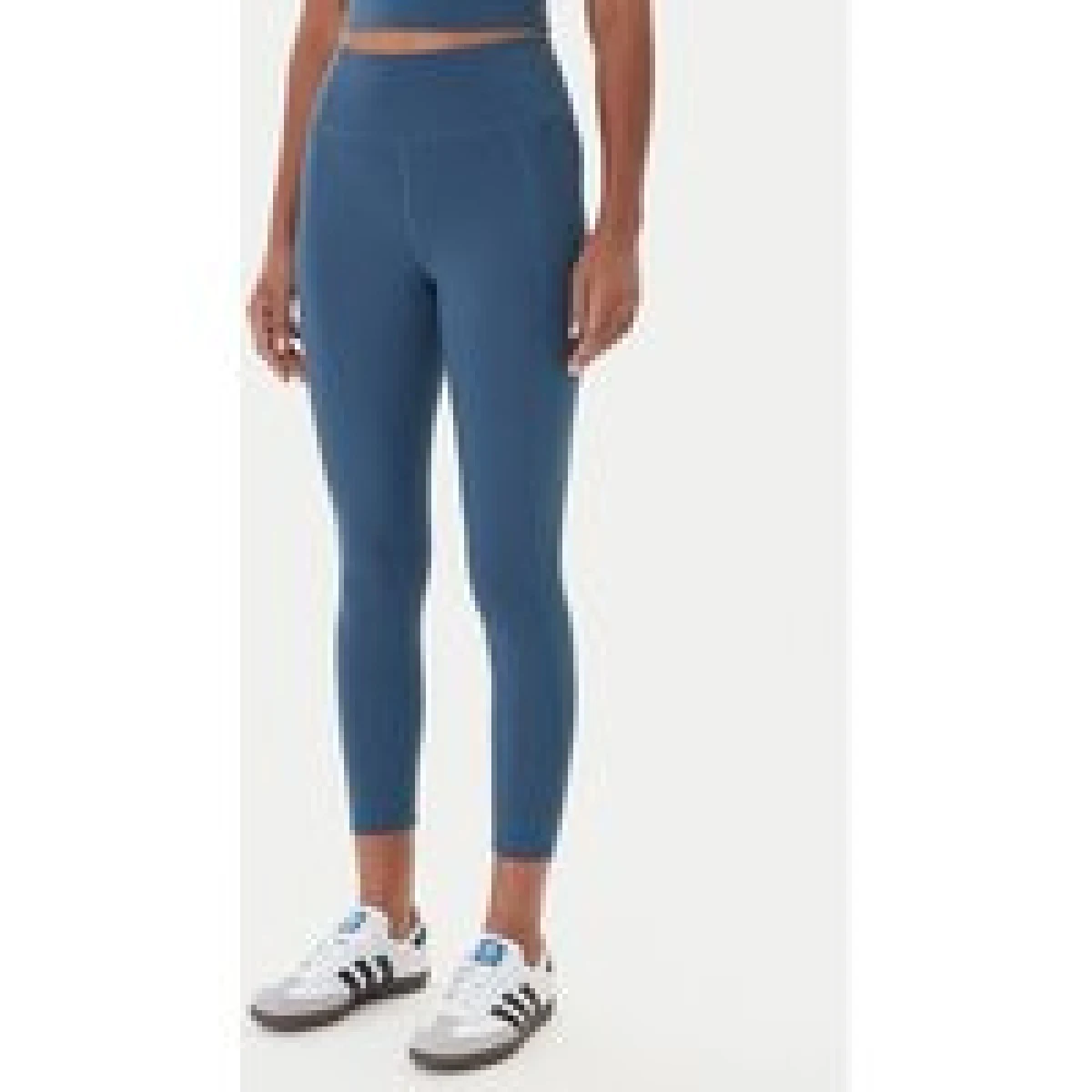 Girlfriend Collective Pajkice Compressive 4008 Črna Slim Fit · záber 7
