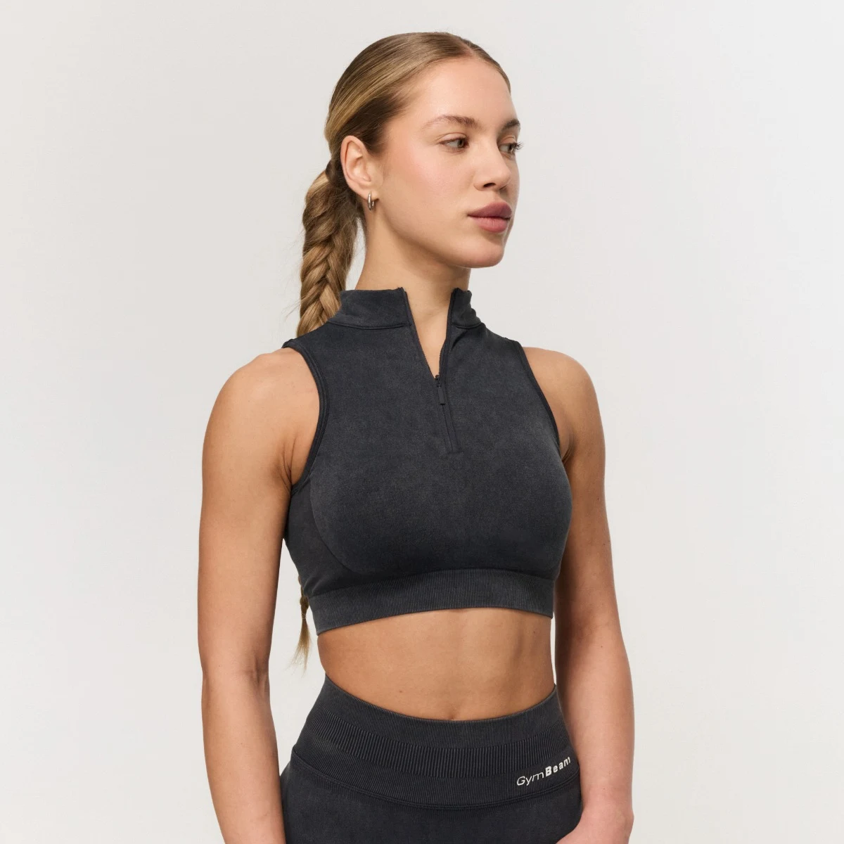 GymBeam Brezšivni športni nedrček Fierce Dark Grey · záber 2