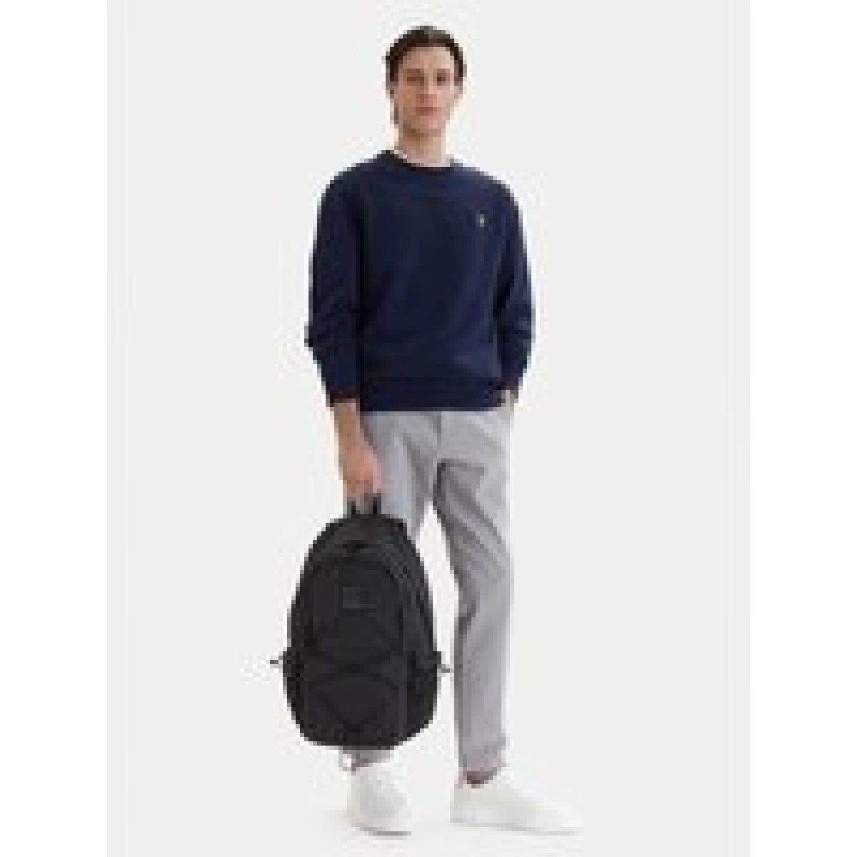 Nahrbtnik Calvin Klein Utility Emblem Bungee Backpack LV04D3301G Črna · záber 1