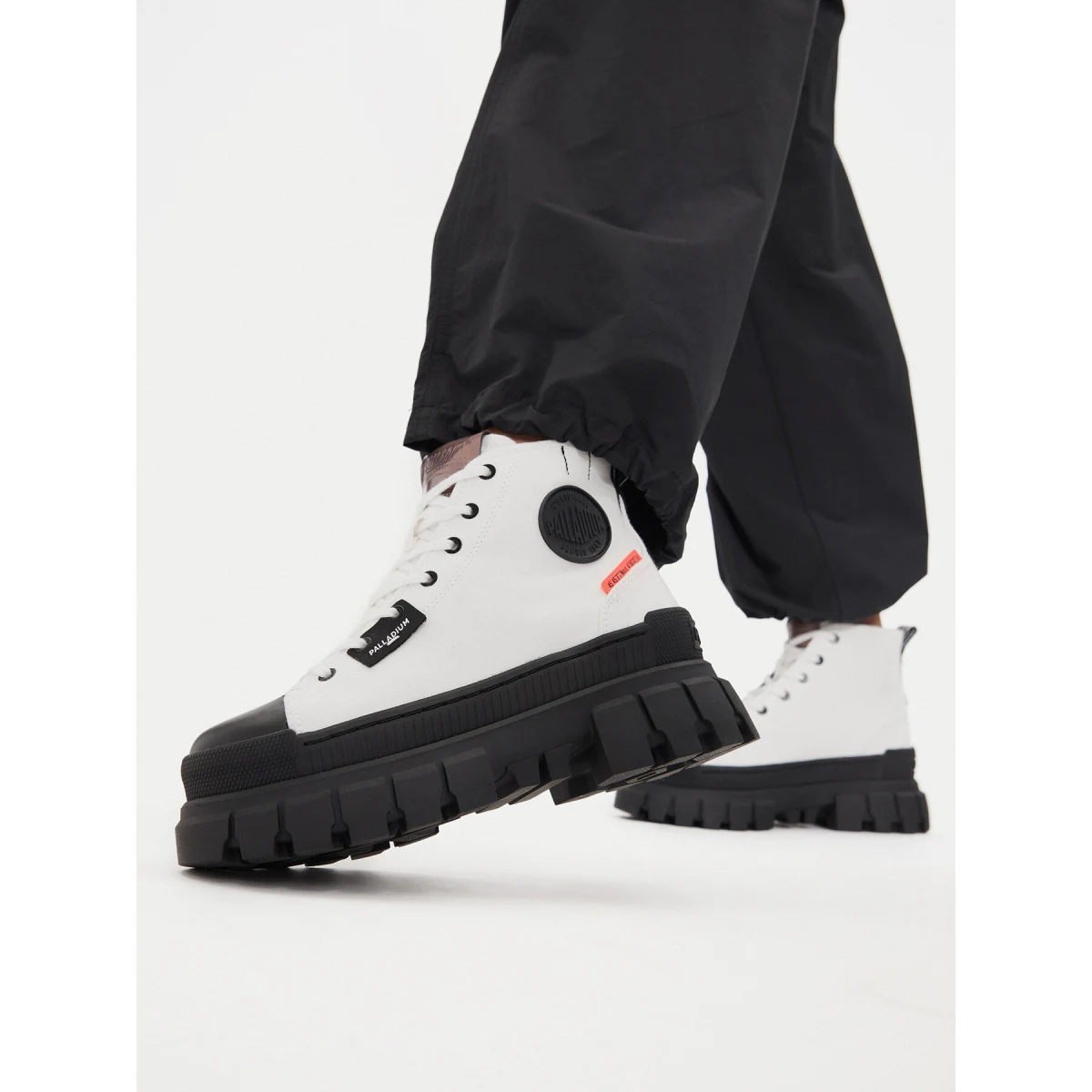 Pohodni čevlji Palladium Revolt Hi Tx 97242-116-M Bela · záber 2