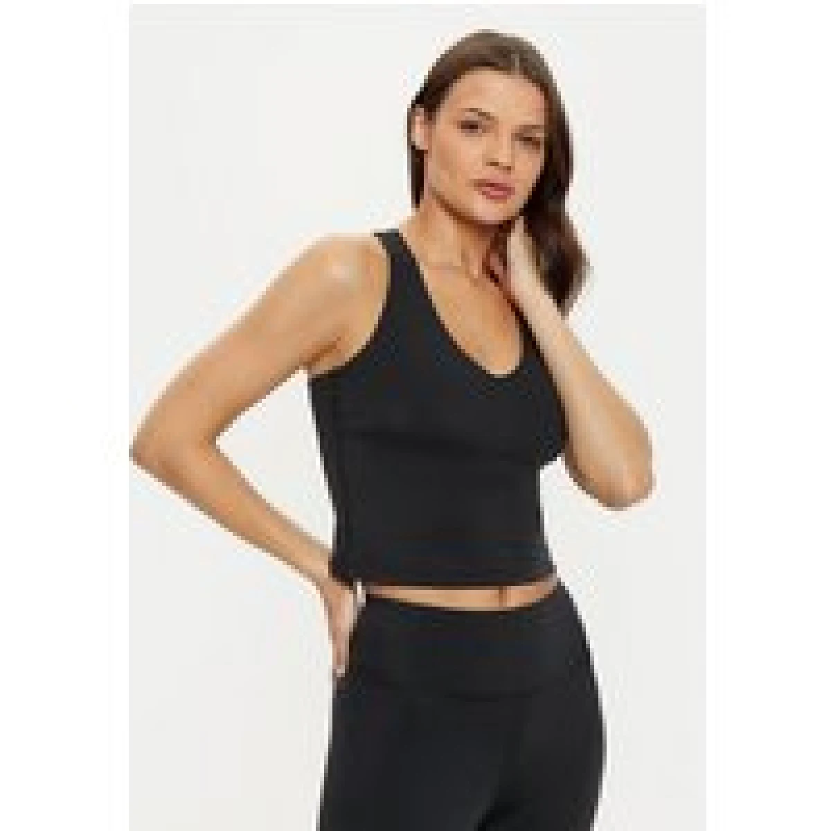 Girlfriend Collective Top Zoe 1024 Črna Slim Fit · záber 4