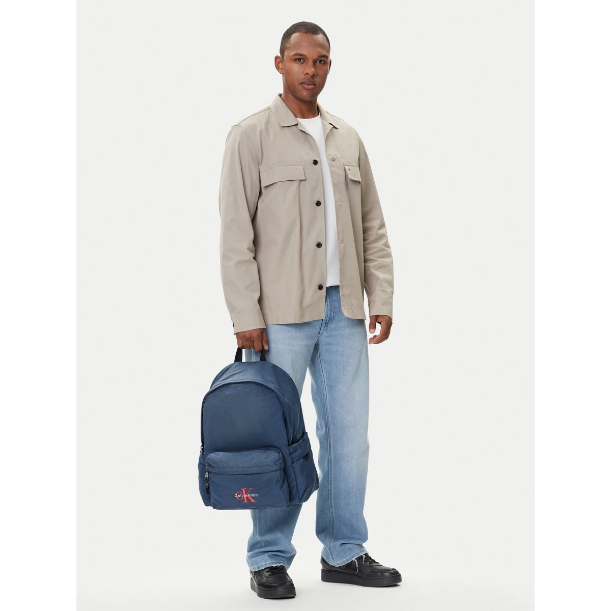 Nahrbtnik Calvin Klein Bold Round Backpack LV04D3114G Siva · záber 2