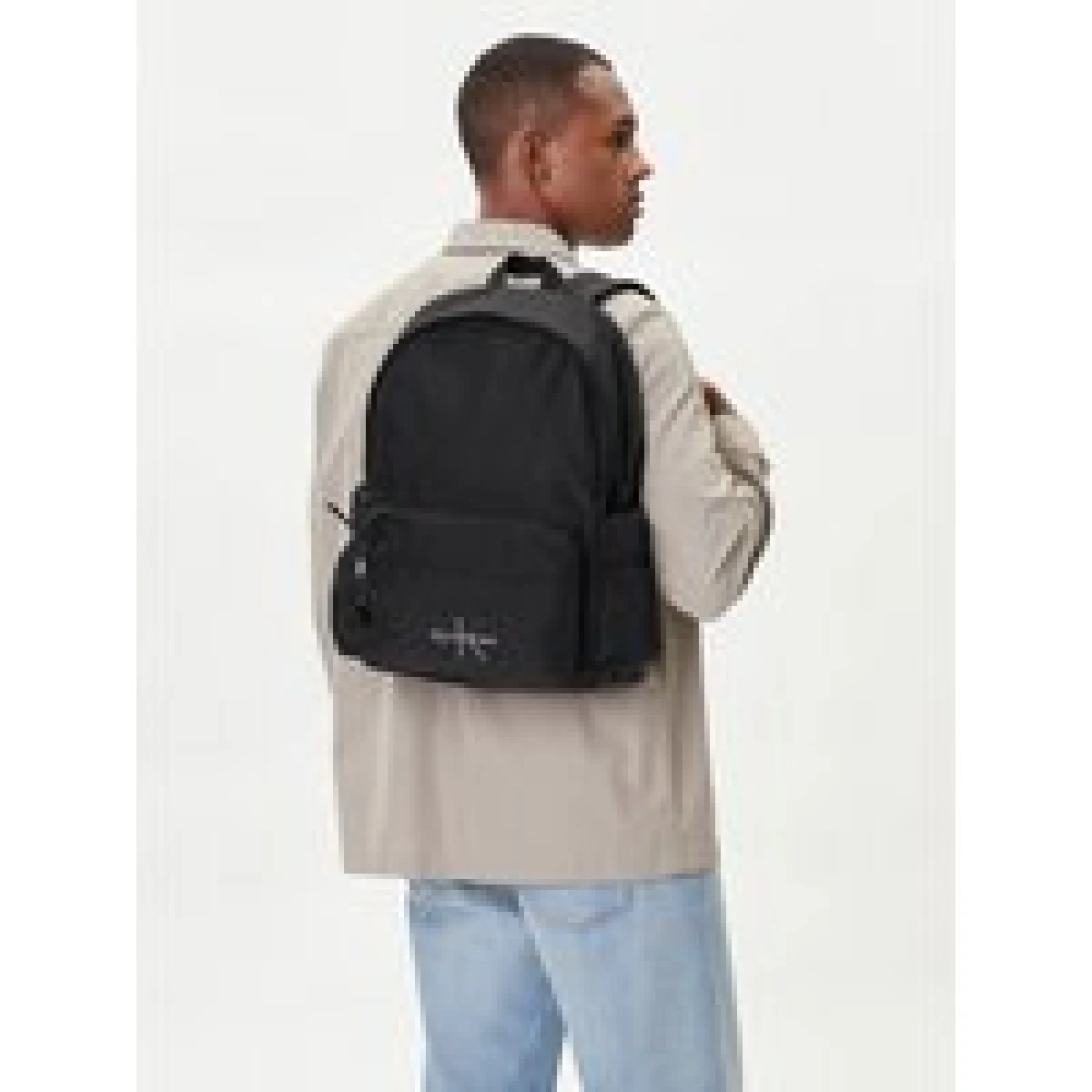 Nahrbtnik Calvin Klein Bold Round Backpack LV04D3114G Siva · záber 4