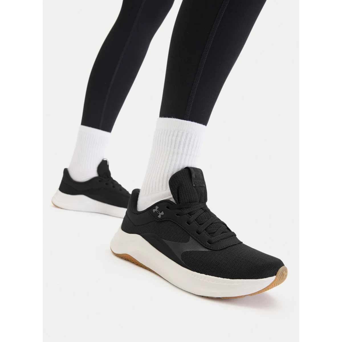 Čevlji za telovadbo Under Armour UA W Aurora 3 6000760 Črna · záber 2
