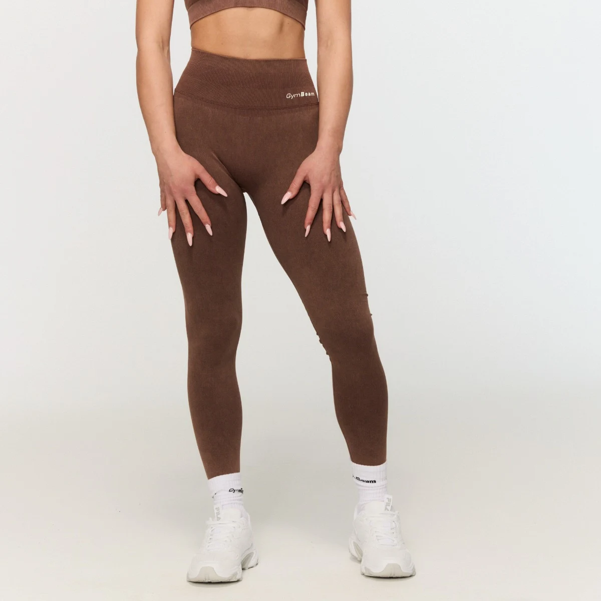 GymBeam Ženske brezšivne pajkice Fierce Brown - Barva: hnedá | Starostna skupina: Odrasli | Teža: 0,17 g | Pakiranje: 72 · záber 2